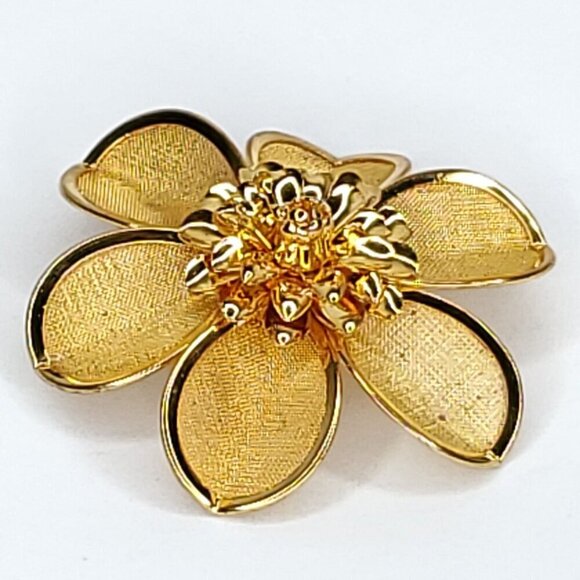 Vintage Goldtone Mesh Floral Brooch Layered 3-D 2" - Picture 2 of 3